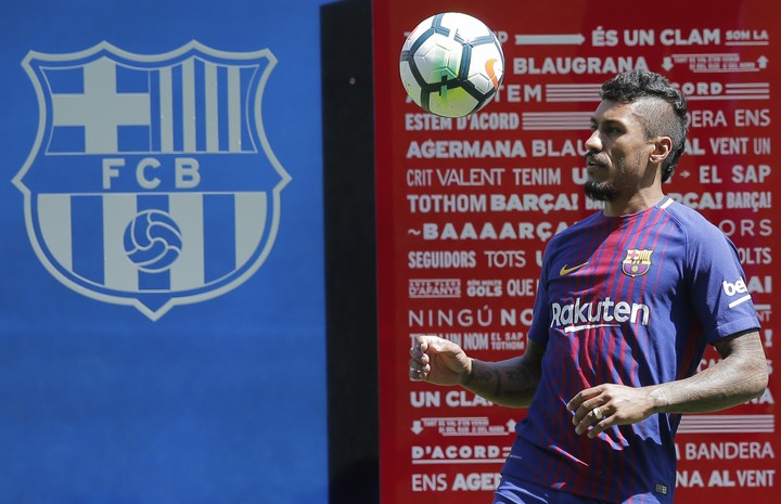 Paulinho absolvoval lekársku prehliadku. Podpísal zmluvu s FC Barcelona